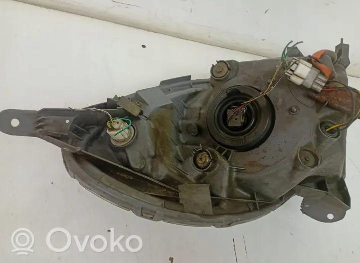 Toyota Yaris Verso Lampa przednia 