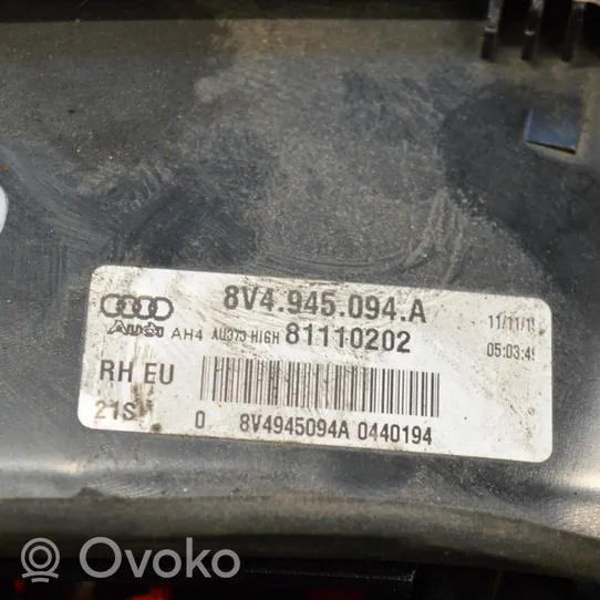 Audi A3 S3 8V Aizmugurējais lukturis pārsegā 8V4945094A