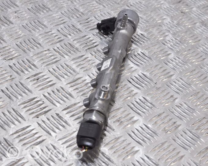 Audi A5 8T 8F Tuyau de conduite principale de carburant 04L089E