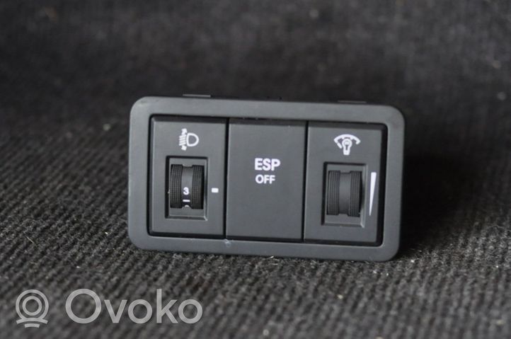 Hyundai i20 (PB PBT) Zestaw przełączników i przycisków SW08937001J7009P