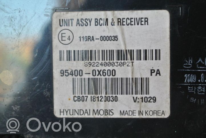Hyundai i10 Korin keskiosan ohjainlaite 954000X600