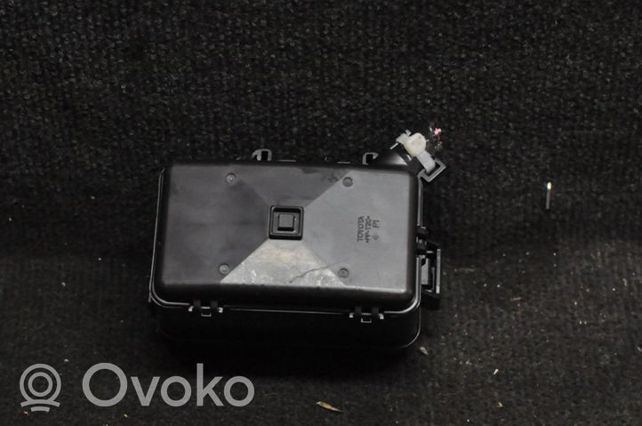 Lexus RX 330 - 350 - 400H Fuse box set 8266248320