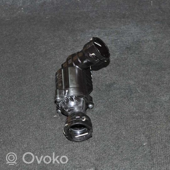 Audi A4 S4 B8 8K Alloggiamento termostato 04L121111H