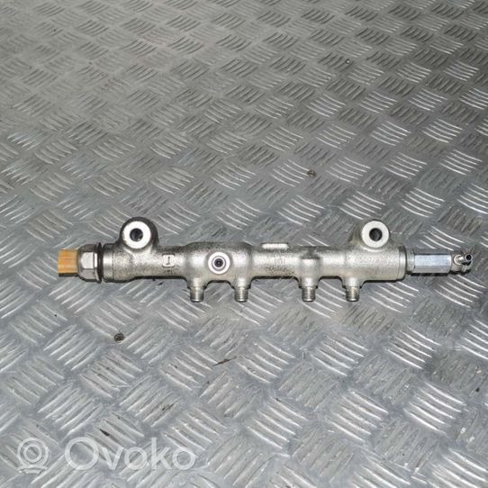 Nissan NP300 Tuyau de conduite principale de carburant 01S04084