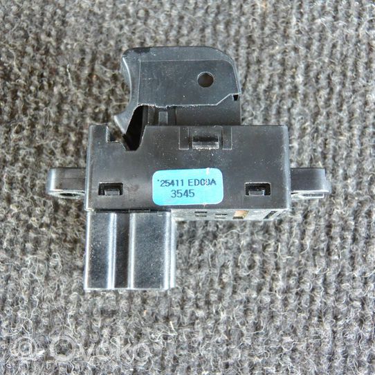 Nissan Note (E11) Electric window control switch 25411ED00A