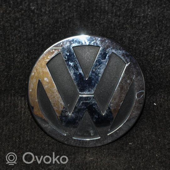 Volkswagen PASSAT B6 Gamintojo ženkliukas/ modelio raidės 3C9853630B