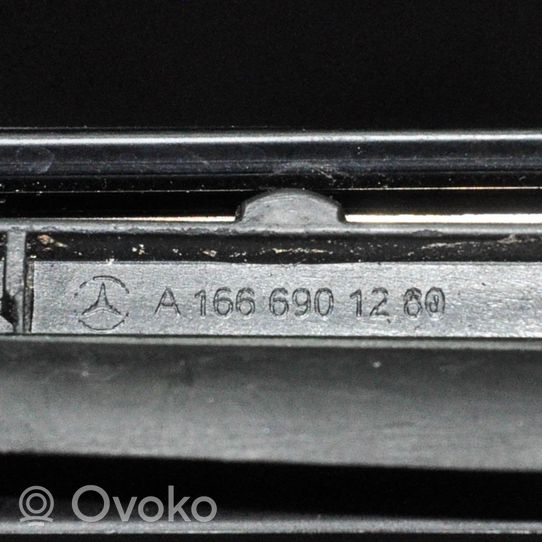 Mercedes-Benz ML W166 Listwa szyby czołowej / przedniej A1666901280