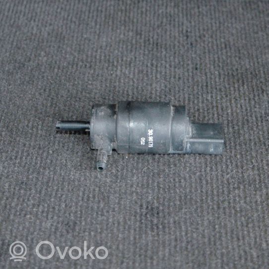 Mercedes-Benz Sprinter W901 W902 W903 W904 Windscreen/windshield washer pump 3090179