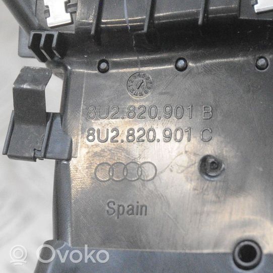 Audi Q3 8U Kojelaudan tuuletussuuttimen suojalista 8U2820901B