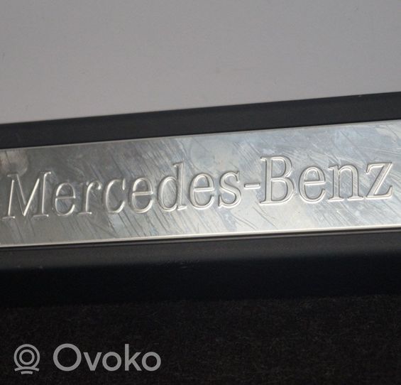 Mercedes-Benz E A207 Priekinio slenksčio apdaila (vidinė) A2076800074