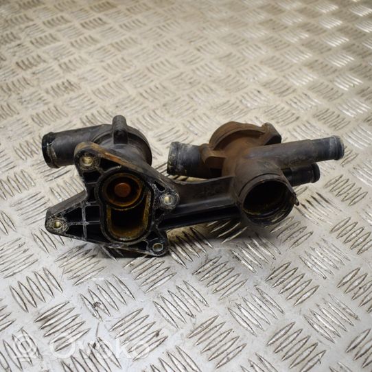 Volkswagen PASSAT B6 Thermostat 03C121121D