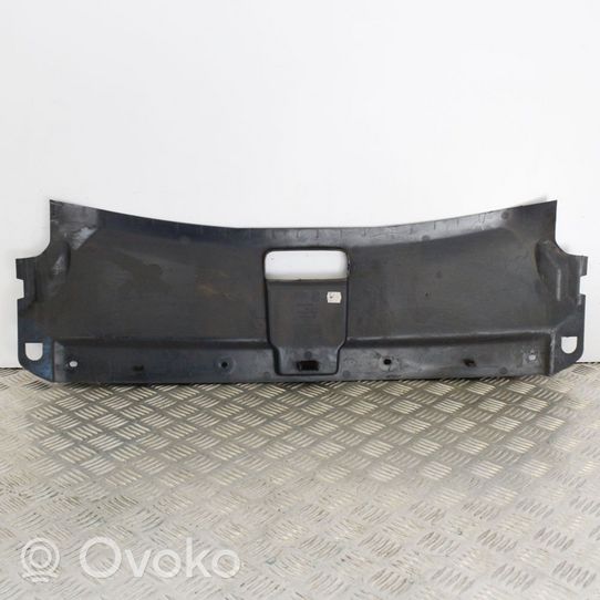 Audi Q3 8U Jäähdyttimen lista 8U0807081B