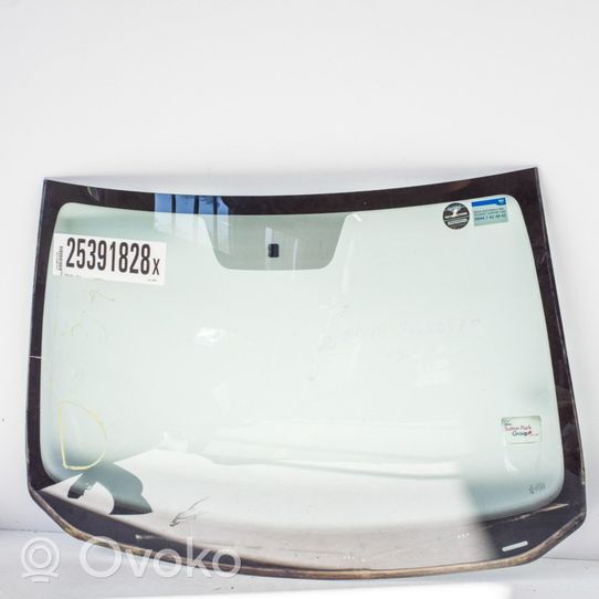 Dacia Sandero Front windscreen/windshield window 43R00132