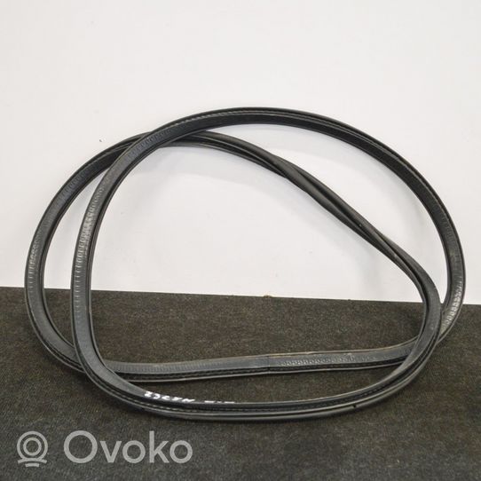 Volvo XC90 Уплотнительная резина (на задний дверях) 31457674