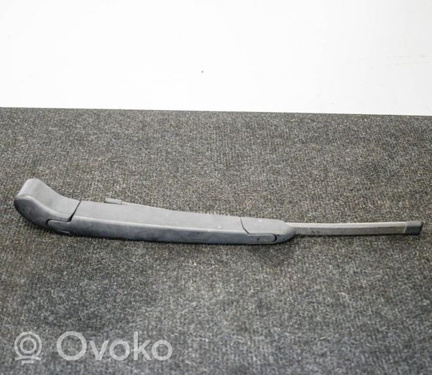 Hyundai i30 Galinio stiklo valytuvo kojelė 08393