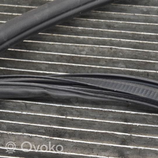 Opel Mokka X Rubber seal rear door 