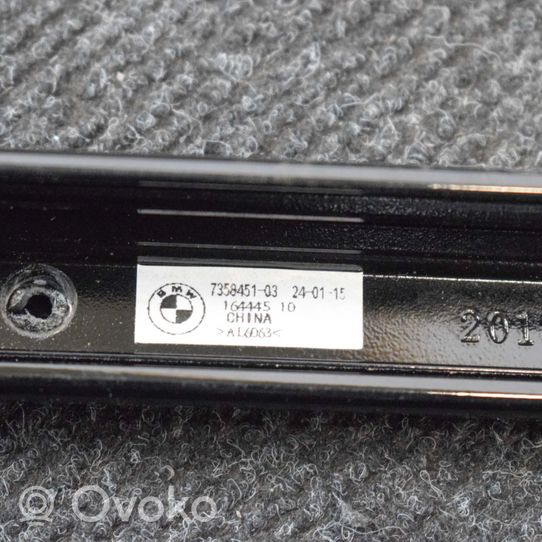 BMW 2 F22 F23 Moulure de vitre de la porte avant 7358451