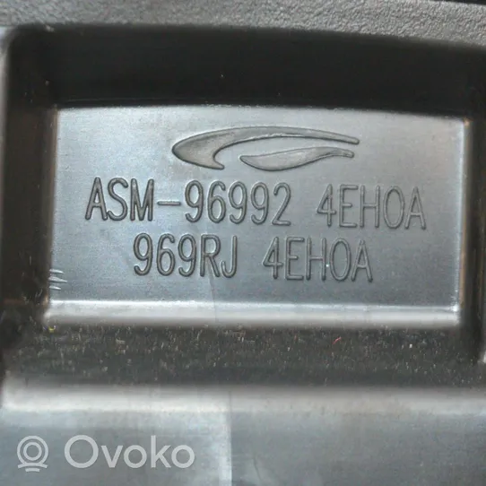 Nissan Qashqai Altri elementi della console centrale (tunnel) 
