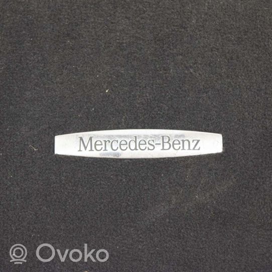 Mercedes-Benz E W212 Kilimėlių komplektas A2126802248