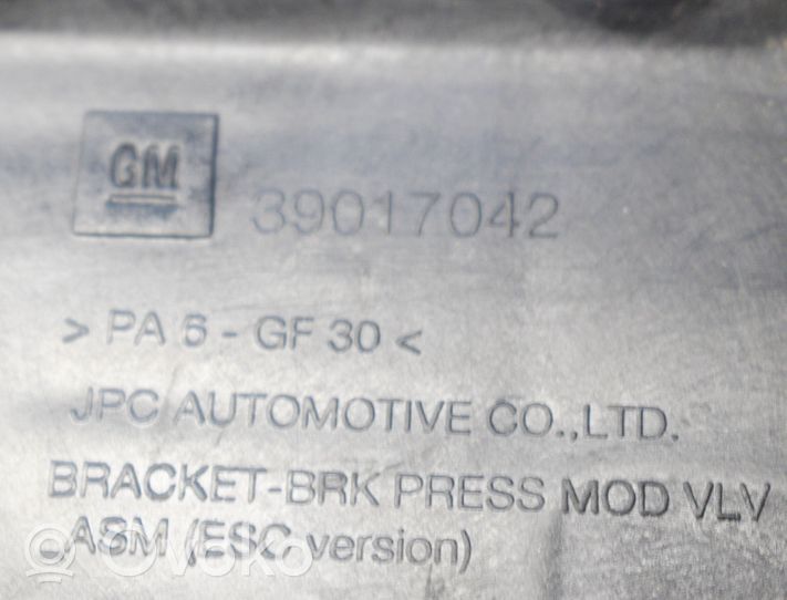 Opel Astra K ABS bloko laikiklis 39017042