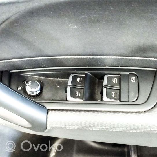 Audi A1 Rivestimento del pannello della portiera anteriore 8X4867118