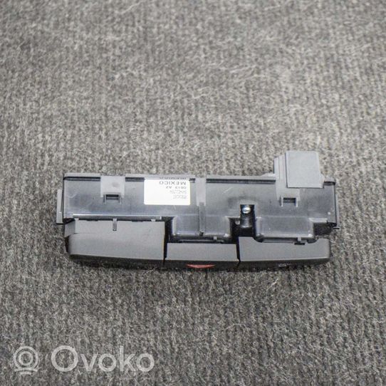 Opel Mokka X Zestaw przełączników i przycisków 95016183
