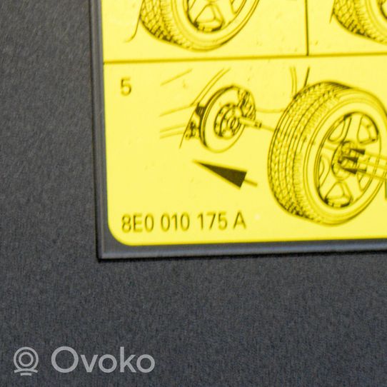 Audi A5 8T 8F Garniture de section de roue de secours 8T0012116B