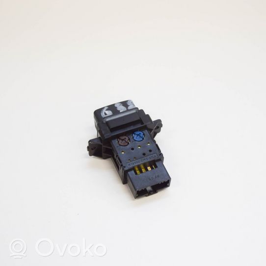 Honda CR-V Tailgate/boot open switch button M20419