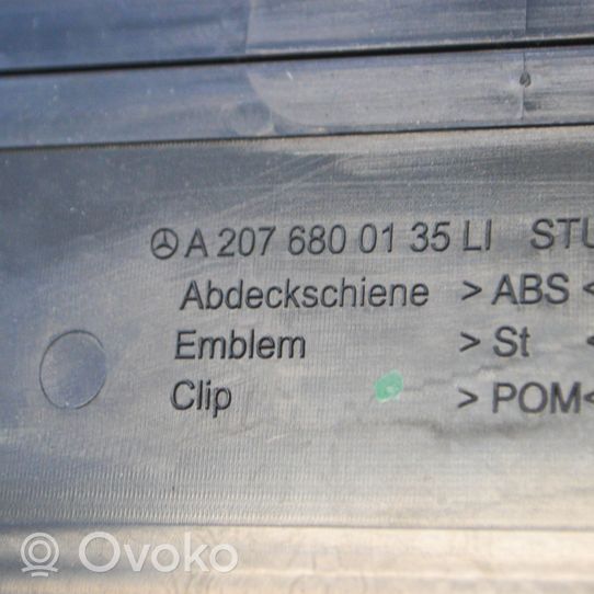 Mercedes-Benz E A207 Slenksčių apdailų komplektas (vidinis) A2076800135