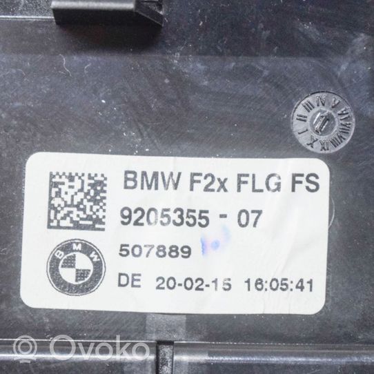 BMW 2 F22 F23 Kojelaudan tuuletussuuttimen suojalista 9205355