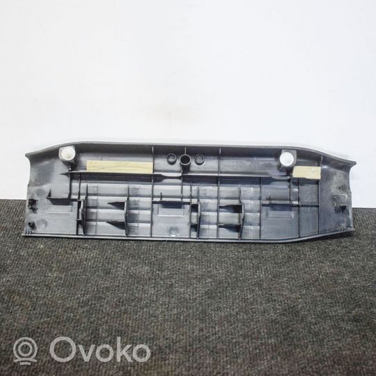 Toyota Hilux (AN10, AN20, AN30) Takaoven kynnyksen suojalista 679180K020