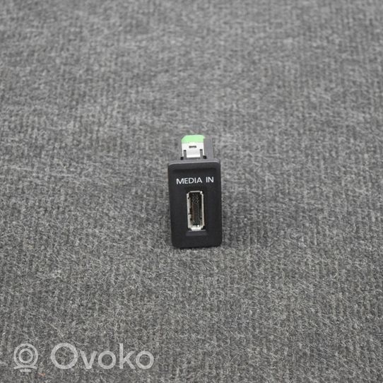 Volkswagen Golf VII Câble adaptateur AUX 5G0035222A