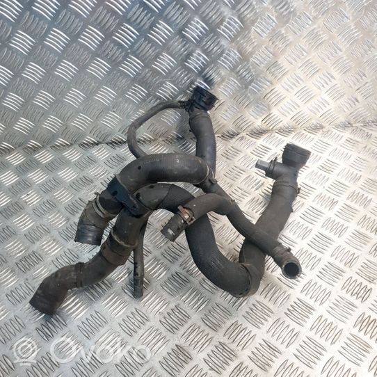 Volkswagen PASSAT B6 Moottorin vesijäähdytyksen putki/letku 3Q0121049AA