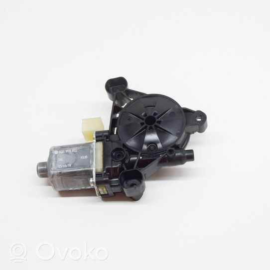 Audi Q2 - Takaoven ikkunan nostomoottori 0130822712
