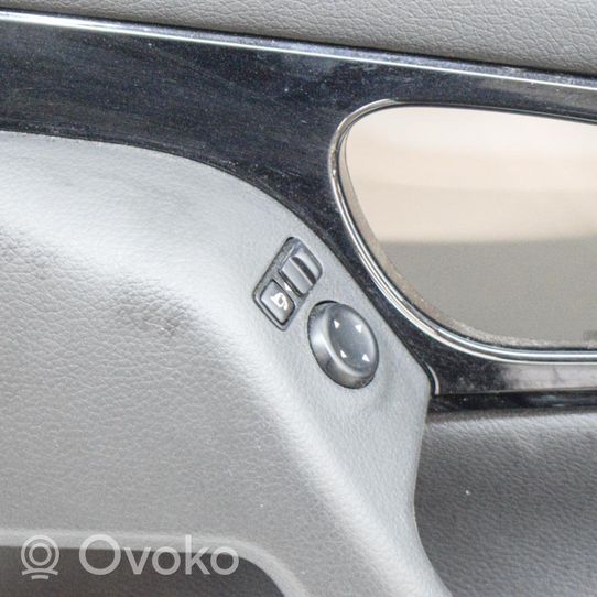 Nissan Qashqai Boczki / Poszycie drzwi przednich 809224EA1A