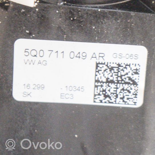Skoda Octavia Mk3 (5E) Lewarek zmiany biegów / dolny 5Q0711049AR