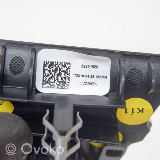 Volvo XC40 Rivestimento del vano portaoggetti del cruscotto 32234620