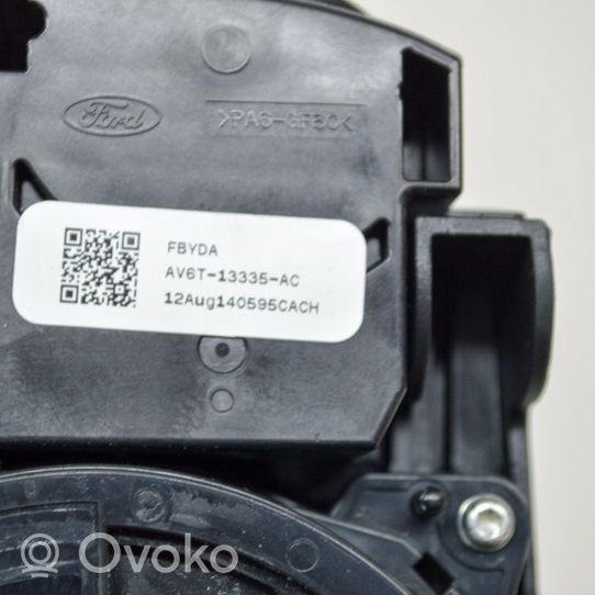 Ford Focus Interruptor/palanca de limpiador de luz de giro AV6T17A553AC