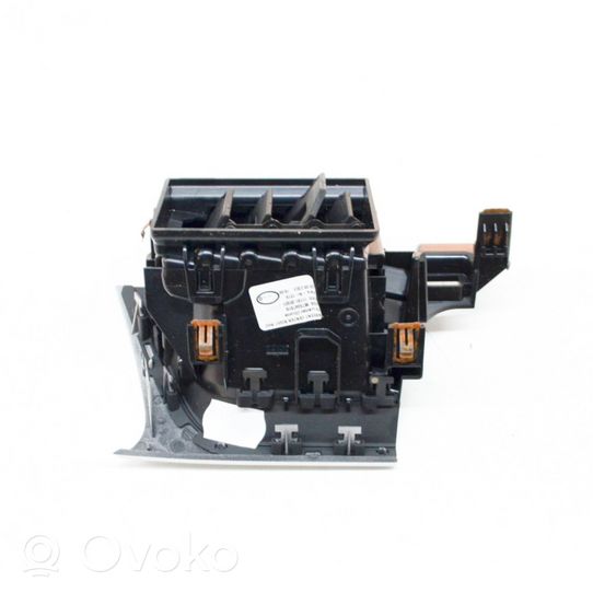 Renault Captur Dysze / Kratki nawiewu deski rozdzielczej 687504751R