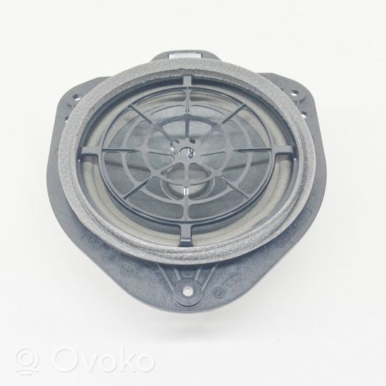 Audi A5 Skaļrunis (-i) pakaļējās durvīs 90016442704