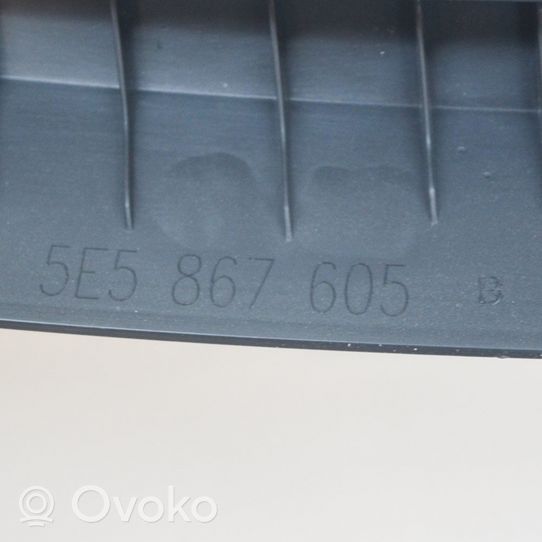Skoda Octavia Mk3 (5E) Poszycie / Tapicerka tylnej klapy bagażnika 5E5867605B