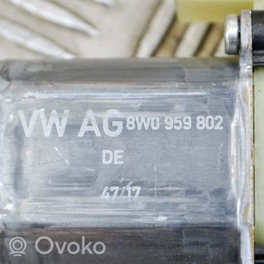 Audi A4 S4 B9 Varikliukas priekinio langų pakėlėjo 8W0959802