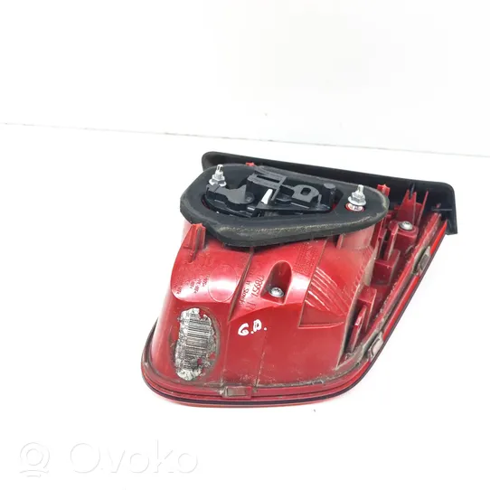 Volkswagen Tiguan Lampy tylnej klapy bagażnika 5N0945094B