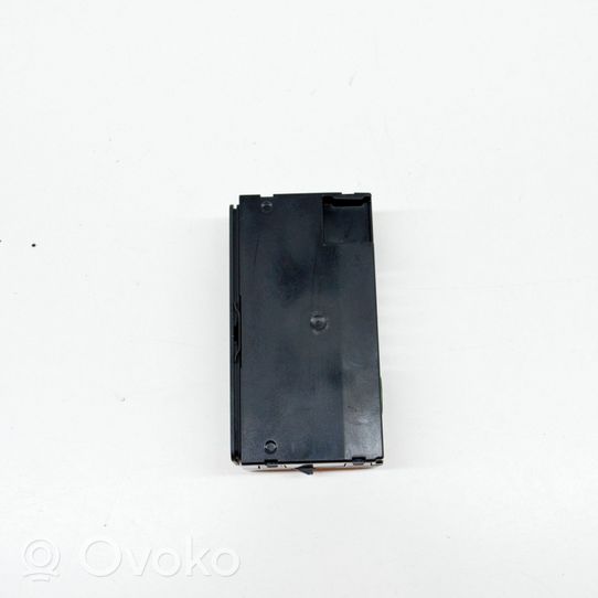 Audi A1 AUX-pistokeliitin 82A035736A