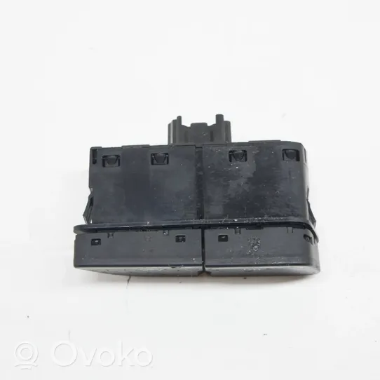 Ford Focus Muut kytkimet/nupit/vaihtimet AM5T18K574AB