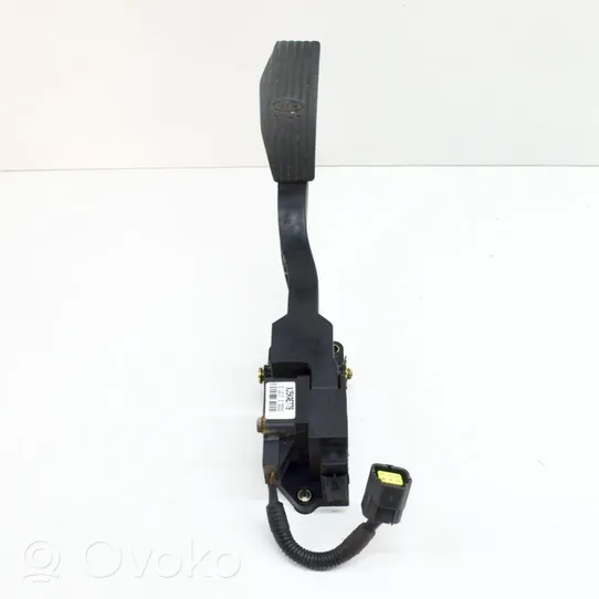 KIA Carens I Accelerator throttle pedal XJ5KAE779