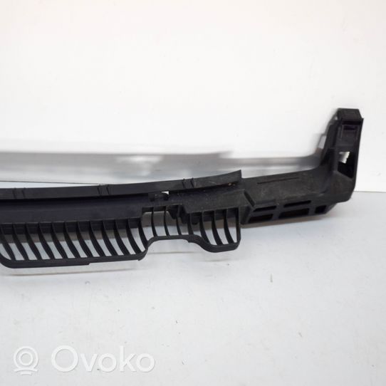 Volkswagen Golf VII Soporte de montaje del parachoques trasero 5G6807863C