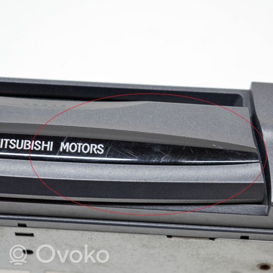 Mitsubishi Pajero Panel / Radioodtwarzacz CD/DVD/GPS MP8000