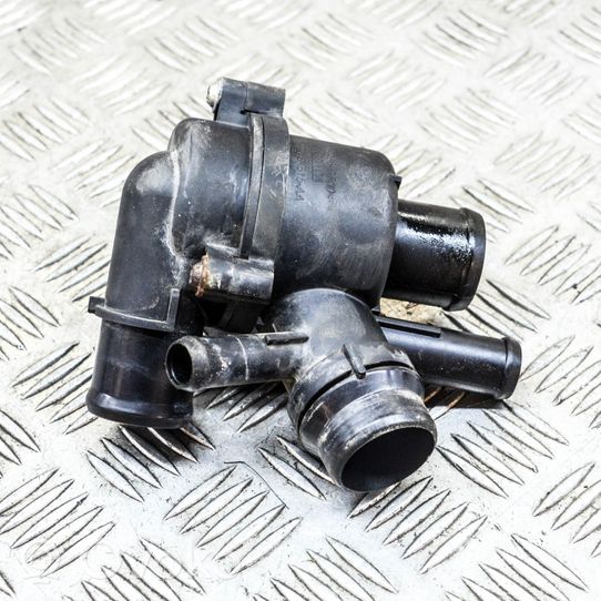 Land Rover Discovery 4 - LR4 Thermostat AH228K515AA