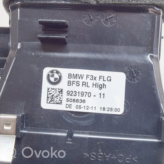 BMW 3 F30 F35 F31 Kojelaudan tuuletussuuttimen suojalista 9231970